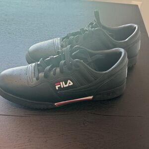 Fila Men's Black and White Sneakers